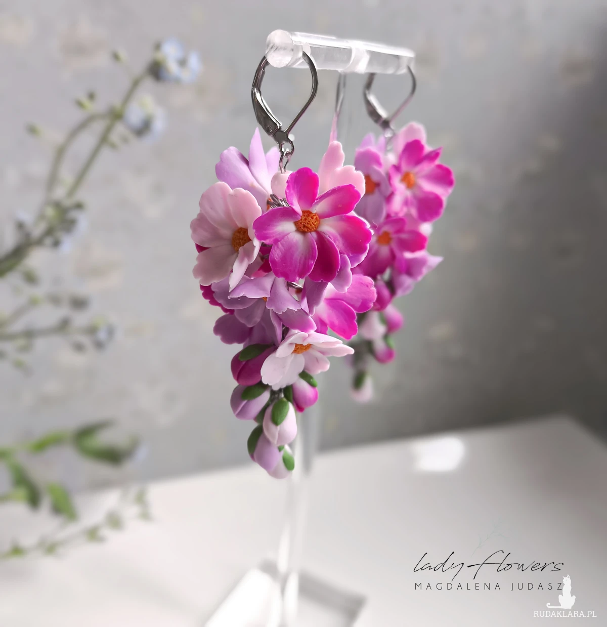 Kolczyki z kwiatami kosmosu