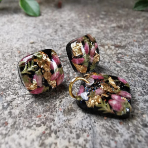 Różowy zestaw biżuterii z kwiatami wrzosy w żywicy