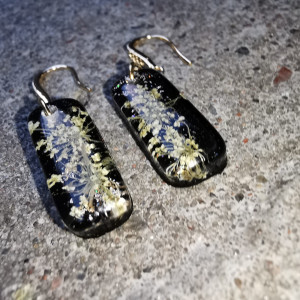 Czarne kolczyki dzika marchew kwiaty złote wiszące kolczyki