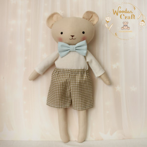 Miś Antoś przytulanka w białym sweterku i brązowych spodenkach