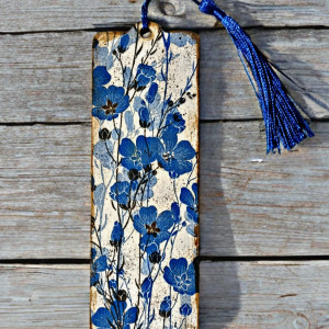 Drewniana zakładka do książki "Niebieskie kwiatki"