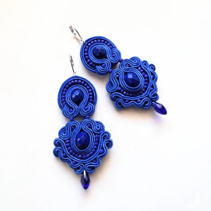 Kobalt kolczyki sutaszowe