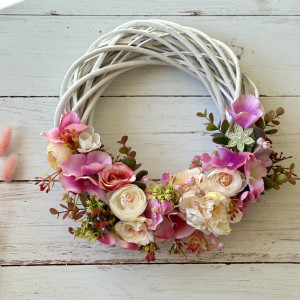 Wianek ze sztucznymi kwiatami, wianek na drzwi