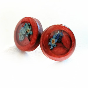 Kolczyki wkrętki z zatopioną niezapominajką | Handmade