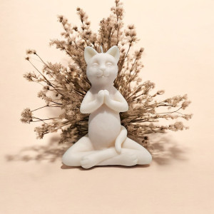 Świeca sojowa medytujący kot joga