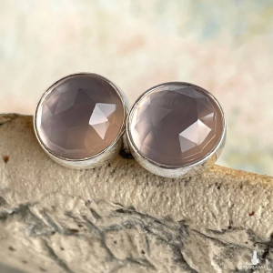 Drobne sztyfty z fasetowanym chalcedonem d178