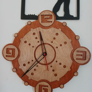 Zegar ścienny ze sklejki