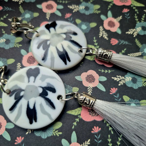 Klipsy biało-szaro-czarne