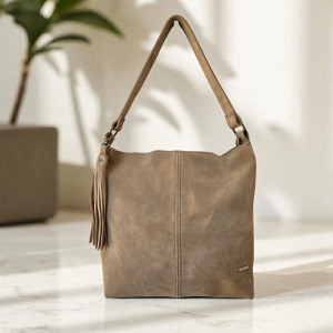 Zamszowa torebka szoperka z frędzlami, sand. Etui gratis