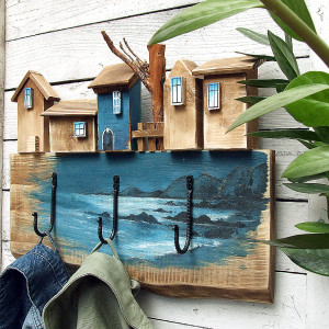 Drewniany wieszak ścienny z malowanym pejzażem - Fiordy