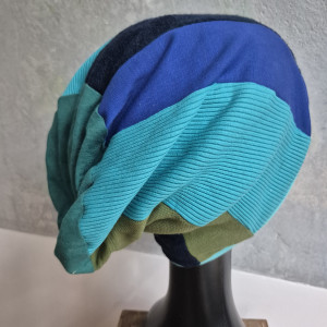 Czapka damska kolorowa smerfetka