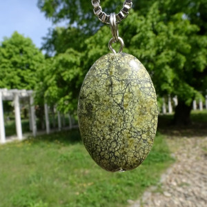 Wisiorek z naturalnym kamieniem Jaspis zielony