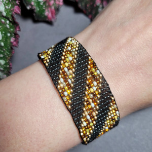 Bransoletka "Paski żółto-złote" z koralików szklanych Preciosa z regulowanym zapięciem