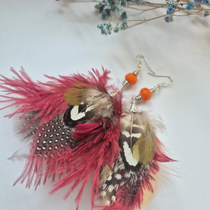 Kolczyki bordowe pióra