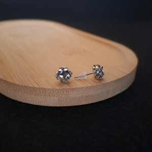 Małe srebrne sztyfty z kryształków