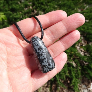 Wisiorek z kamieniem Obsydian śnieżny