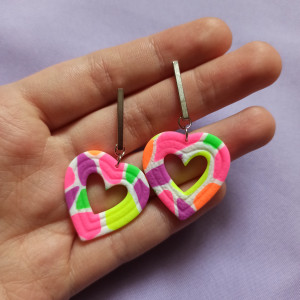 Kolczyki z gliny polimerowej neonowe serca