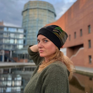 Czapka damska kolorowa smerfetka