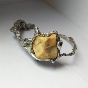 Bransoleta z krzemieniem, oprawa cynowa