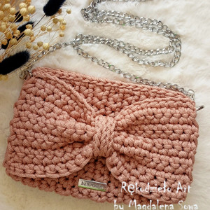 Szydełkowa torebka kokarda Kopertówka na łańcuszku