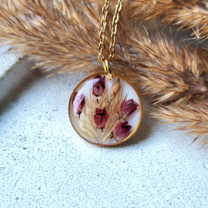 Wisiorek z żywicy z wrzoścem i trawą