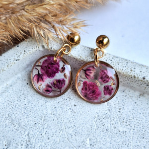 Kolczyki z fioletową gipsówką