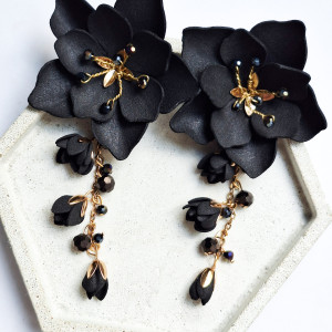 Długie kolczyki pozłacane czarne kwiaty