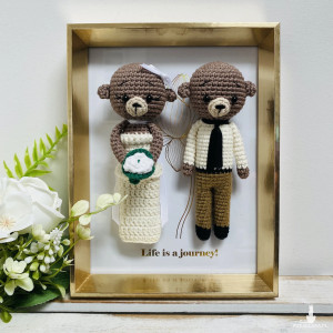 Młoda para misie w złotej ramce ręcznie robione prezent ślubny obraz