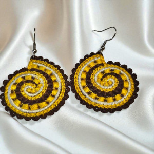 Haftowane kolczyki w kształcie spirali- odcienie żółtego z brązem