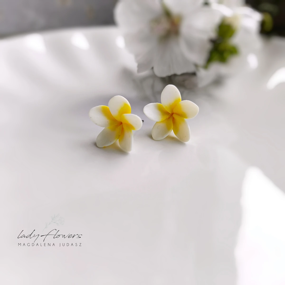 Kolczyki z plumerią