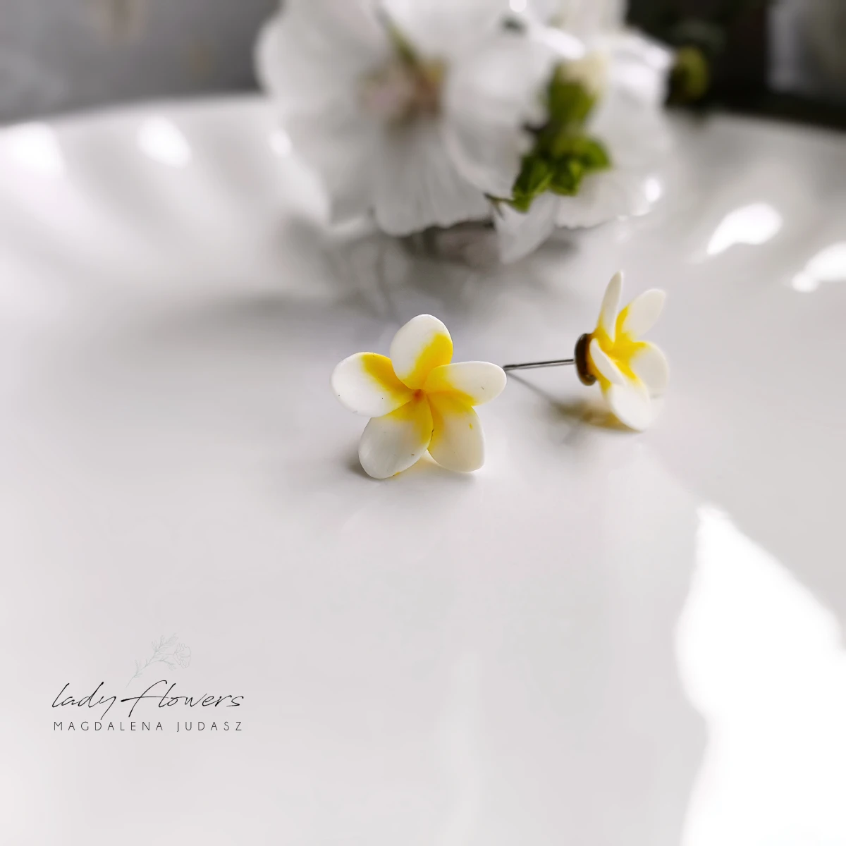 Kolczyki z plumerią