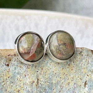 Minimalistyczne sztyfty z unakitem d112