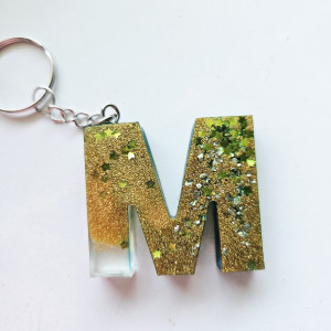 Brelok literka M galaxy niebieska ze złotem i gwiazdami