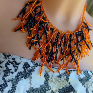 Naszyjnik Patyczaki Koralikowe Pomarańczowe I Czarne