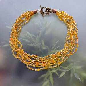 Naszyjnik Kryształki Koraliki Miodowy Kolor Z Kwiatkiem