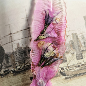 Zakładka z żywicy epoksydowej pióro z surfinią P01