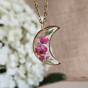 złota zawieszka złoty wisiorek naszyjnik żywica z żywicy kwiaty z kwiatami księżyc kwiaty żywica biżuteria gipsówka