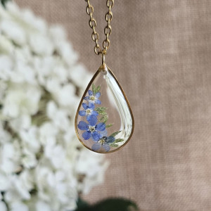 Złota zawieszka złoty wisiorek kwiat naszyjnik żywica z żywicy kwiaty łezka łza niezapominajka niezapominajki