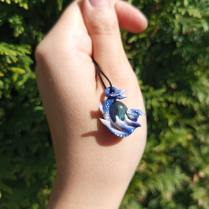 Naszyjnik małego smoka z labradorytem, idealny na prezent, magia fantasty