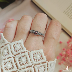 Pierścionek Granat regulowany stal chirurgiczna handmade