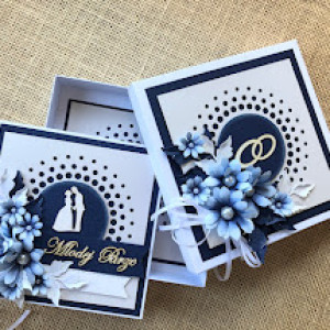 284,komplet ślubny w bieli z dodatkiem granatu