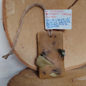 Zawieszka z wosku z ziołami