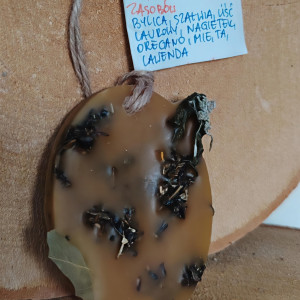 Zawieszka z wosku z ziołami