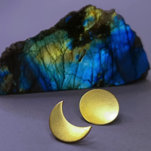 Balans Słońca i Księżyca, kolczyki sztyfty z mosiądzu.