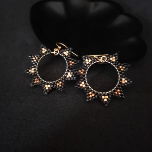 Nowoczesne Czarno Złote Kolczyki Koła z Koralików na Okrągłej Bazie ze Stali Nierdzewnej