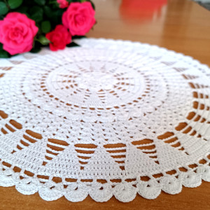 Biała serwetka - rękodzieło