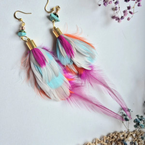 Kolczyki Boho amarantowe pióra