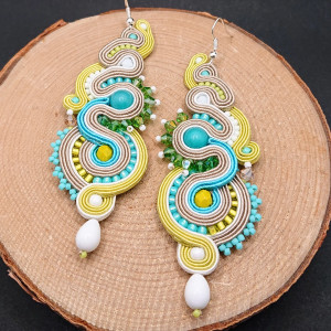 BEŻOWO-KOLOROWE KOLCZYKI SUTASZ Z JADEITAMI