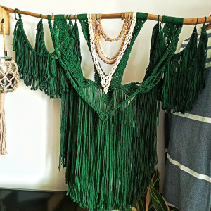Duża ciemnozielona makrama – gobelin boho na ścianę handmade