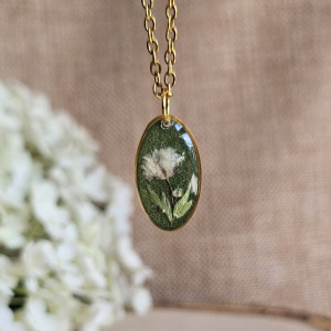 Złota zawieszka złoty wisiorek naszyjnik żywica z żywicy kwiaty z kwiatami jajowata retro naturalna delikatna dziewczęca kobieca kolorowa zielona